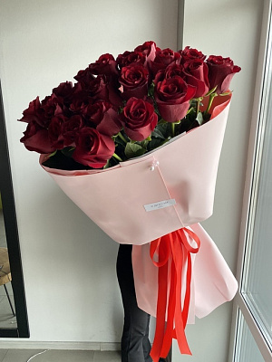 Красные эквадорские розы 25 шт.