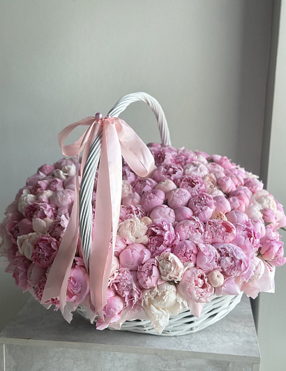 Огромная корзина счастья из пионов