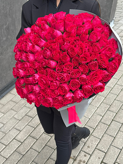 Малиновая кенийская роза 101 шт.