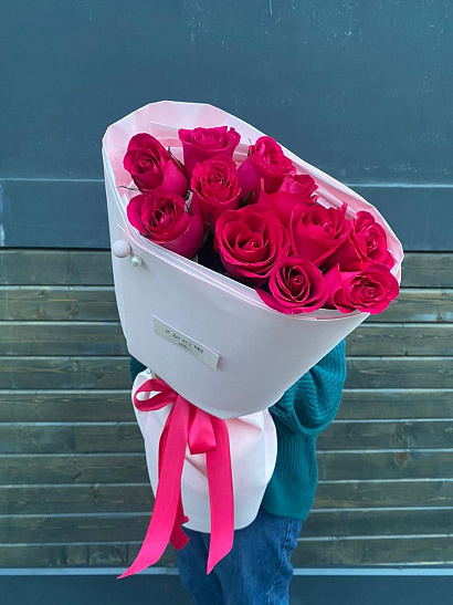 Кенийские малиновые розы 11 шт.