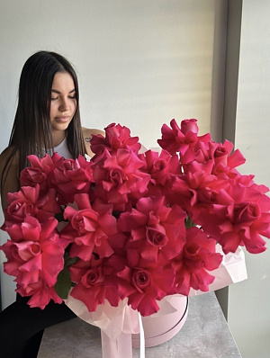 Большая коробка эквадорских роз