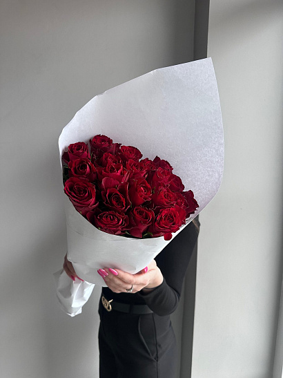 Охапка кенийских роз Madam red 50 см