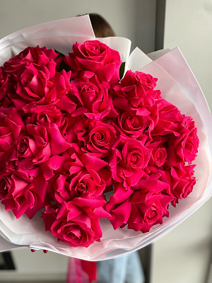 Вывернутые малиновые розы 25 шт.