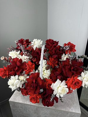 Корзина в красно-бордовых оттенках