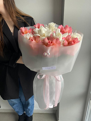 Вывернутые розы с диантусами