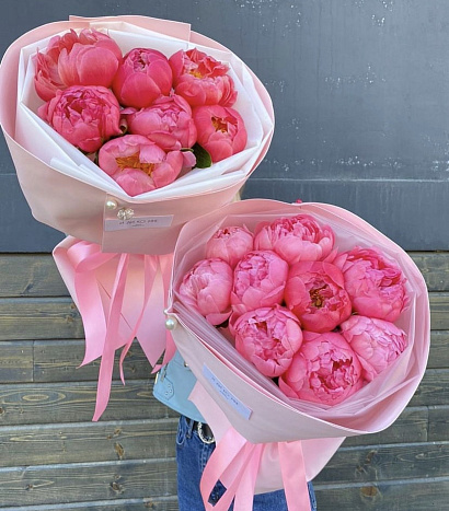 Коралловые пионы в розовом оформлении