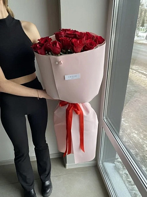 Эквадорские красные розы 15 шт.