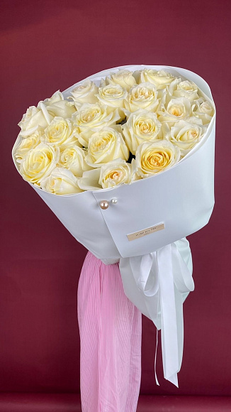 Пионовидные кремовые розы 21 шт.
