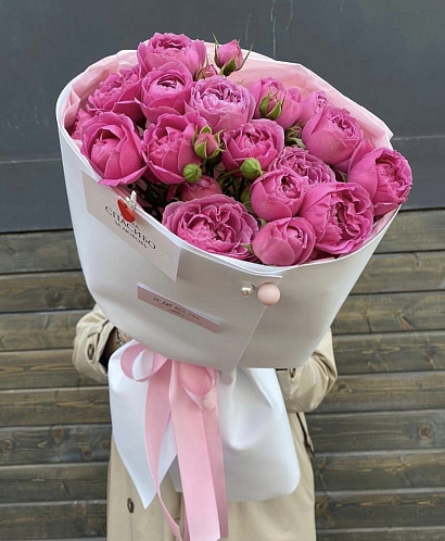 Красота пионовидных кустовых роз