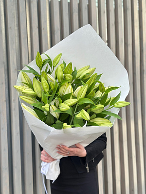 Охапка белых лилий 100 см