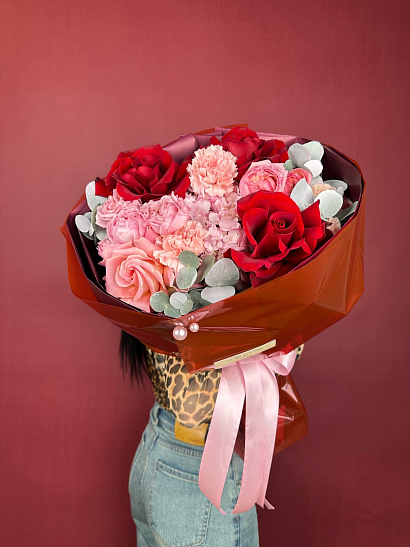 Авторский букет в бордовой гамме, размер L