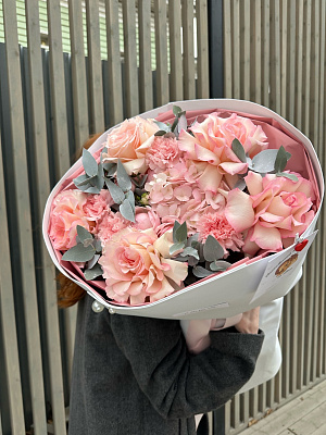 Сборный нежный букет, размер L