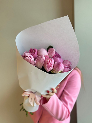 Охапка пионов Dinner Plate