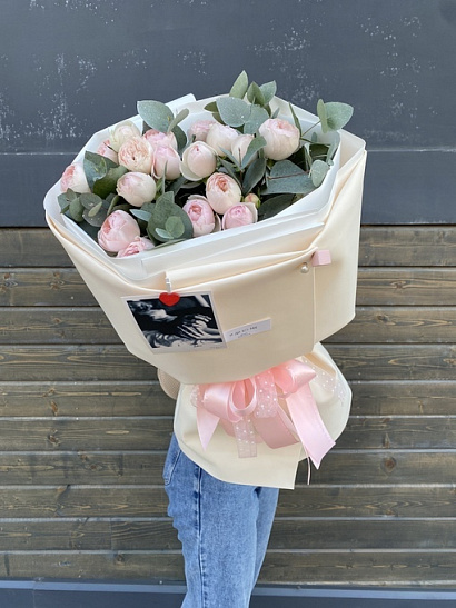 Бежевая мороженка пионовидных кустовых роз