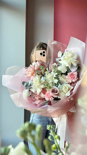 Авторский букет в нежной гамме