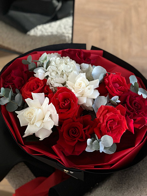 Сборный букет "Страсть и яркие чувства", размер L