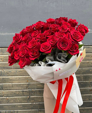 Красные эквадорские розы