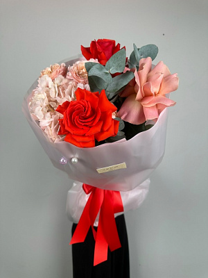 Яркий сборный букет на День Влюбленных (размер S)