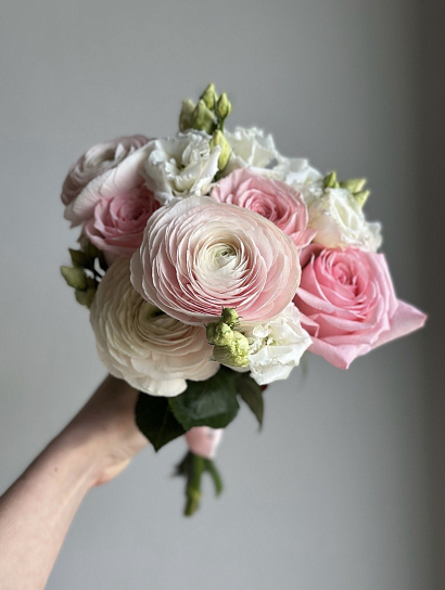 Ранункулюсы с эустомой