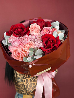 Авторский букет в бордовой гамме, размер L