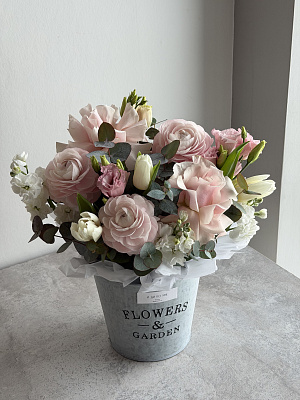 Авторская композиция в мягких пастельных тонах