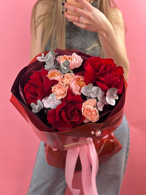 Авторский букет в бордовой гамме, размер M