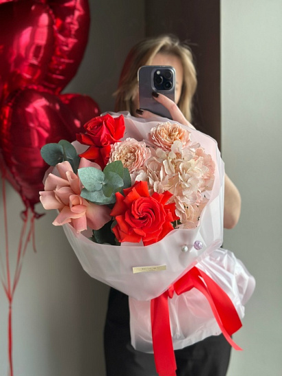 Яркий сборный букет на День Влюбленных (размер S)