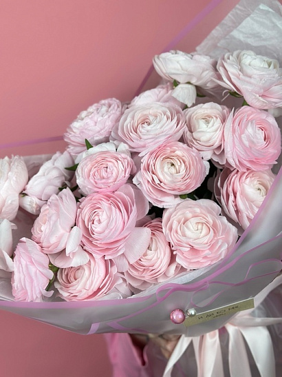 Ранункулюсы в нежном оформлении