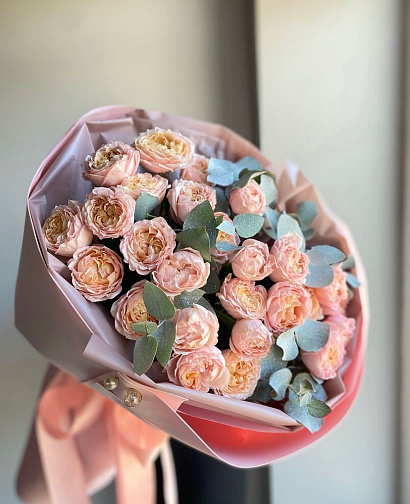 Пионовидные кустовые розы Джульетта