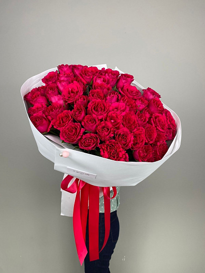 Малиновые кенийские розы 51 шт.