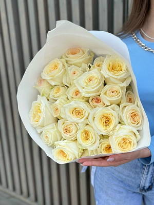 Охапка пионовидной эквадорской розы Candelight 80 см