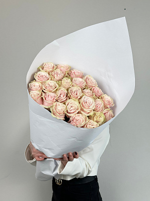 Охапка эквадорских роз Pink Mondial 60 см