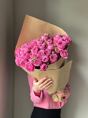 Охапка кустовой пионовидной розы Misty Bubbles 50 см