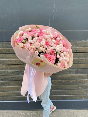 Когда слова не нужны - охапка кустовых премиум роз