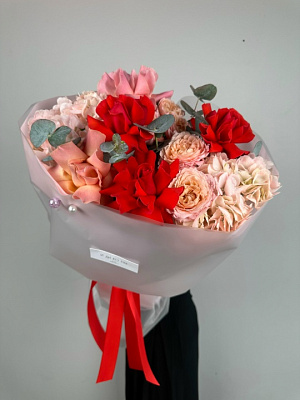 Яркий сборный букет на День Влюбленных (размер L)