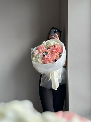 Нежный сборный букет на День Влюбленных (размер М)