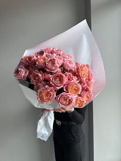 Охапка кустовой пионовидной розы Julieta 60 см