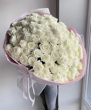 Нежнейшее облако белоснежных роз