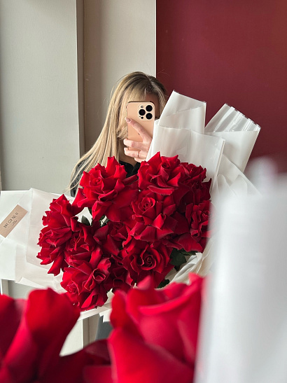 Вывернутые розы в авторском оформлении