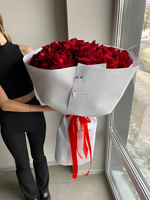Вывернутые красные розы 25 шт.