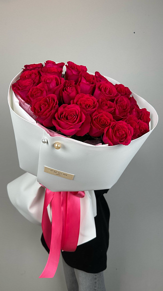 Кенийские малиновые розы 25 шт.