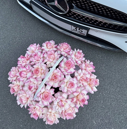 Корзина вывернутых нежных роз