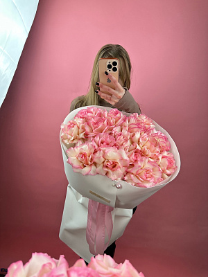 Эквадорские вывернутые нежные розы