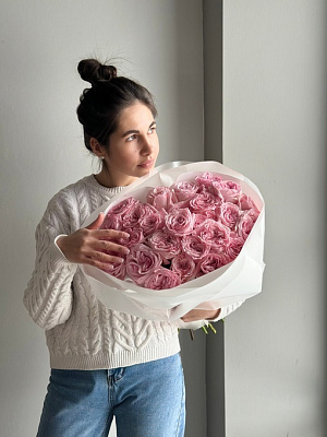 Охапка пионовидных парфюмированных роз