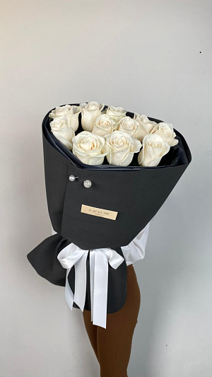 Белые эквадорские розы