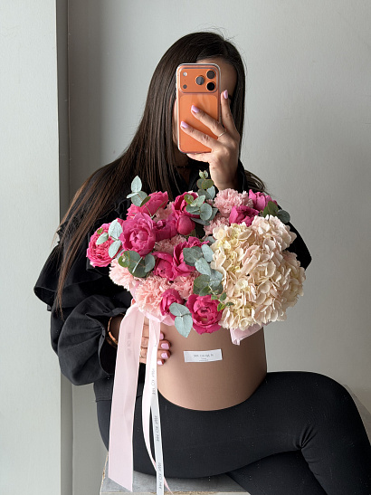 Авторская композиция в коробке «Малиновый рассвет»