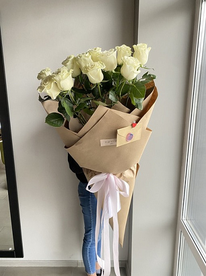 Гигант белых роз