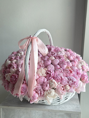 Огромная корзина счастья из пионов