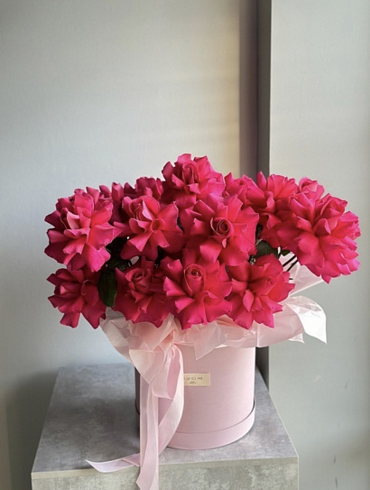 Большая коробка эквадорских роз