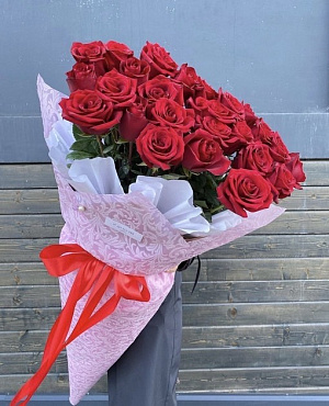 Охапка красных эквадорских роз 25 шт.